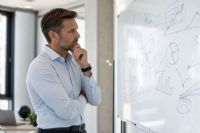 Stratégie d’affaires en contexte d’incertitude économique : ajuster son plan sans le perdre de vue